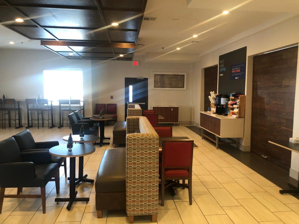 Holiday Inn Express Hotel & Suites Woodward Hwy 270 By Ihg Eksteriør billede